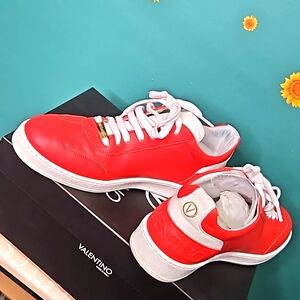 VALENTINO MEN SNEKER  VERY GOOD CONDITION ONE TIME WE'RE ONLY